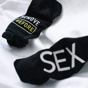 Stopki męskie czarne SOXO z napisami śmieszne prezent