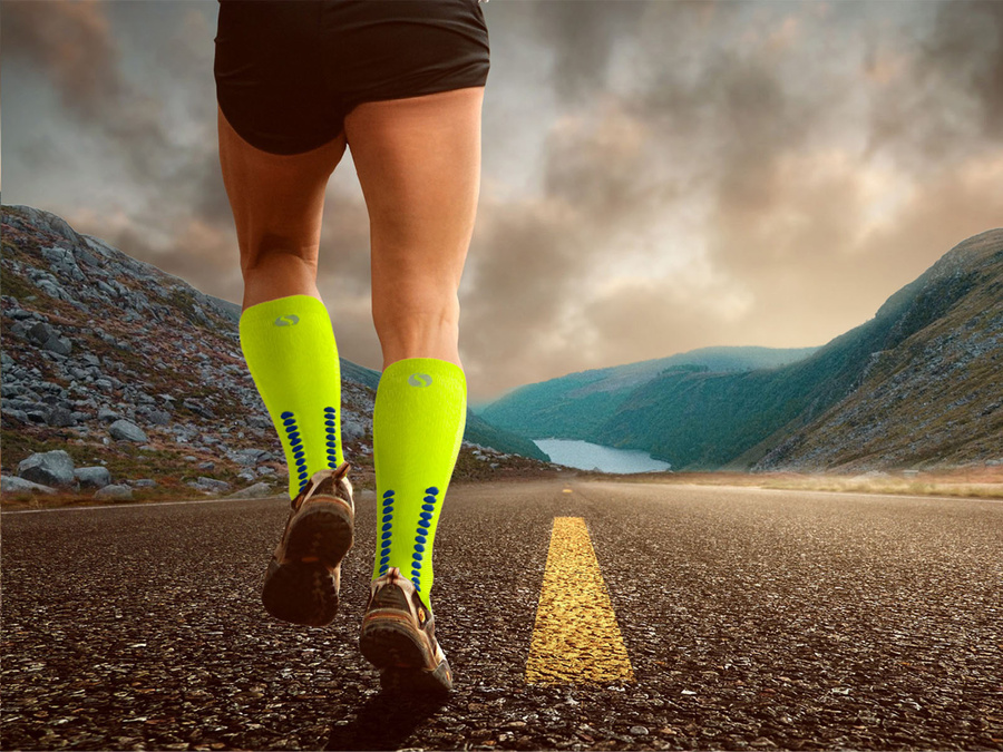 Șosete până la genunchi sport compresive SKB12 galbene