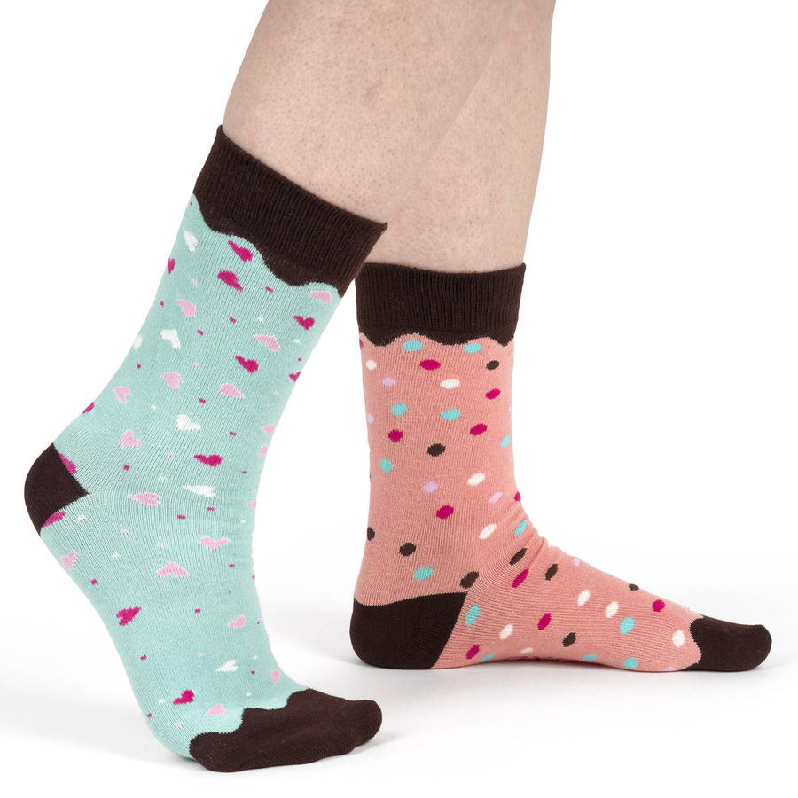 Set mit 2x langen Socken für Frauen SOXO Donuts in einer bunten Schachtel, perfekt als Geschenk