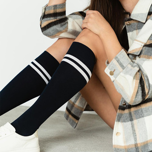 Podkolanówki damskie wzorowane art. 072 granatowe Steven