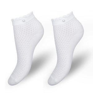 Socken für Damen durchbrochen Z Perełką Milena Weiß
