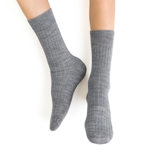 Skarpetki z wełny merino bezuciskowe w prążek art. 130 Steven 