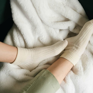 Skarpetki wełniane w prążki art. 093 TF022 ecru