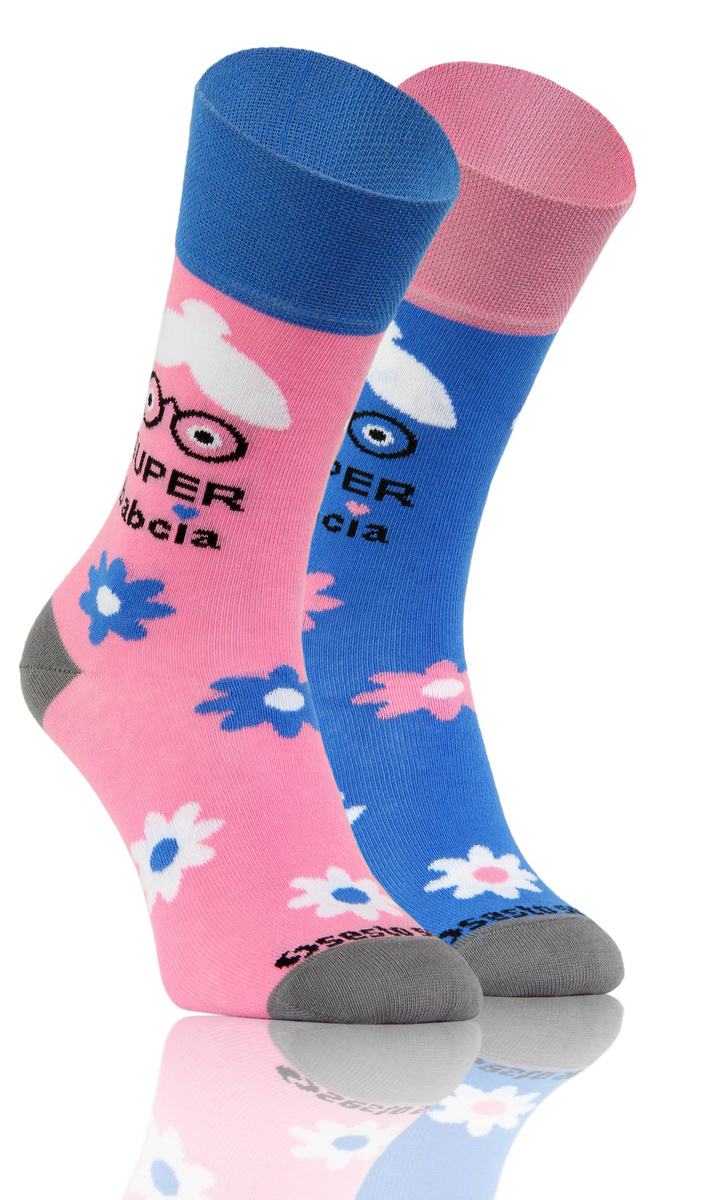 Sesto Senso Bunte Baumwollsocken Set – 4 Paar Geschenkbox für Oma und Opa, Hochwertige Baumwolle, Bequem mit Flachnähten, Nicht einschneidend, Mix Muster, Mehrfarbig, Unisex, Hergestellt in Polen