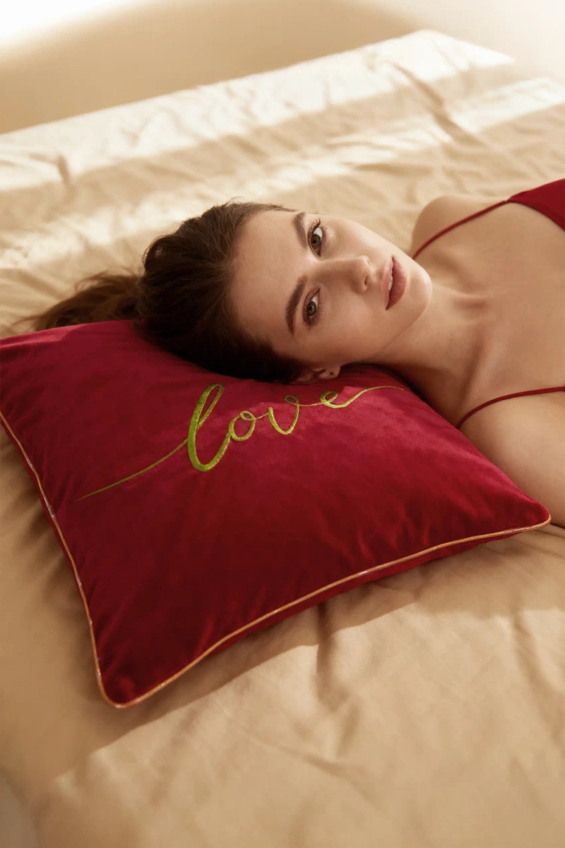 Cushion Love Red
