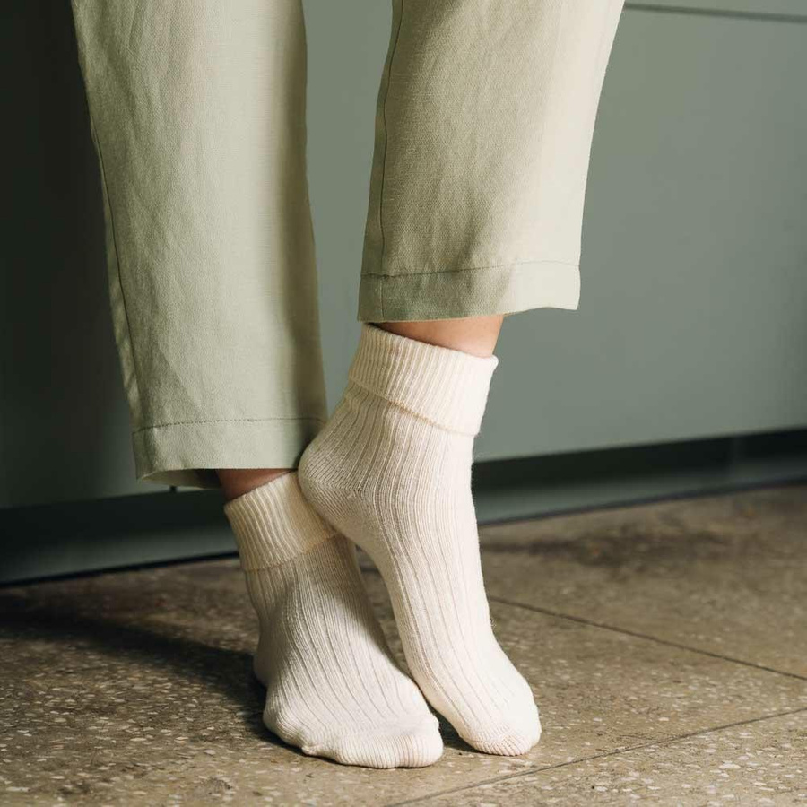 Socken Serie Streifen Ecru