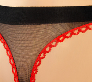 Sesto Senso Damen Strumpfhose Beatrice – Imitierte Strümpfe mit Spitze, 15 DEN, Bequem ohne Hüftdruck, Elegantes Design, Poliamid-Elastan, Ideal für Valentinstag, Rot/Schwarz, Neu