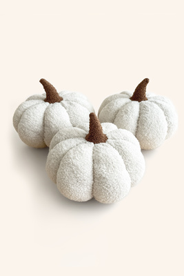 S PUMPKIN PILLOW WHITE SMALL