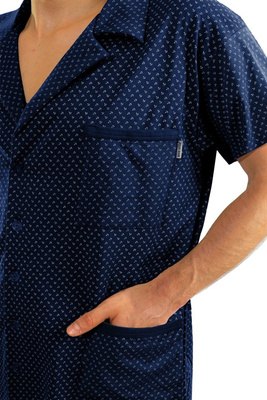 Sesto Senso Herren Pyjama Set – Kurzarm, Langhose, 100% Baumwolle, Knopfleiste, Anker Muster, Praktische Taschen, Elegante Geschenkbox, Ideal für Zuhause und Krankenhaus, Dunkelblau