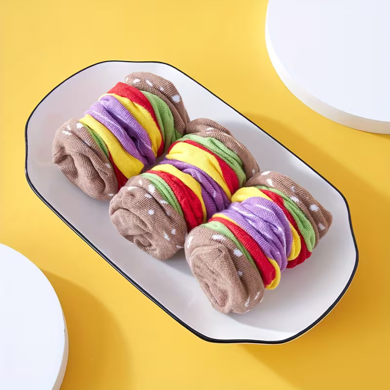 Geschenksocken in einer Hamburgerbox