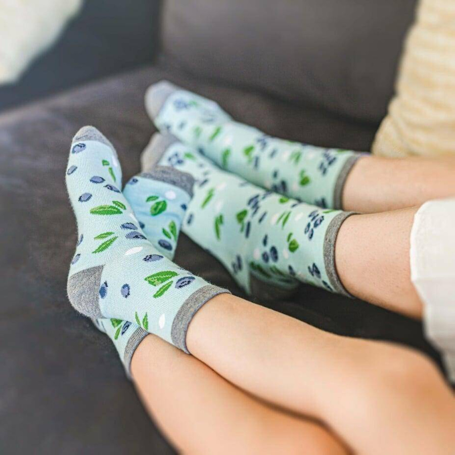 Skarpetki w jagody art. 159 VK054 błękit