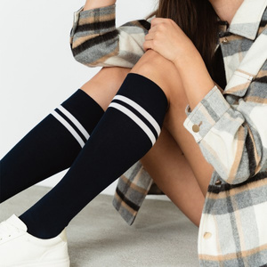 Podkolanówki damskie wzorowane art. 072 granatowe Steven