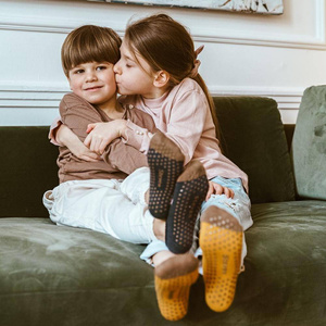 Füße aus Frottee mit ABS-Kunststoff. 134 XE034 gelb