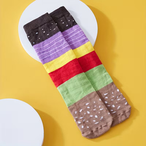 Geschenksocken in einer Hamburgerbox