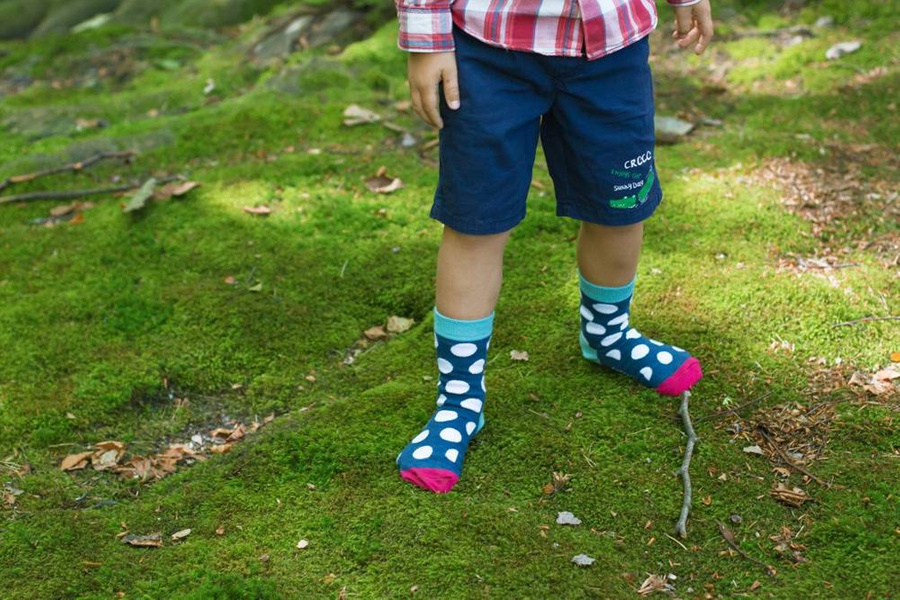 Marineblaue SOXO GOOD STUFF Kindersocken mit Tupfen 