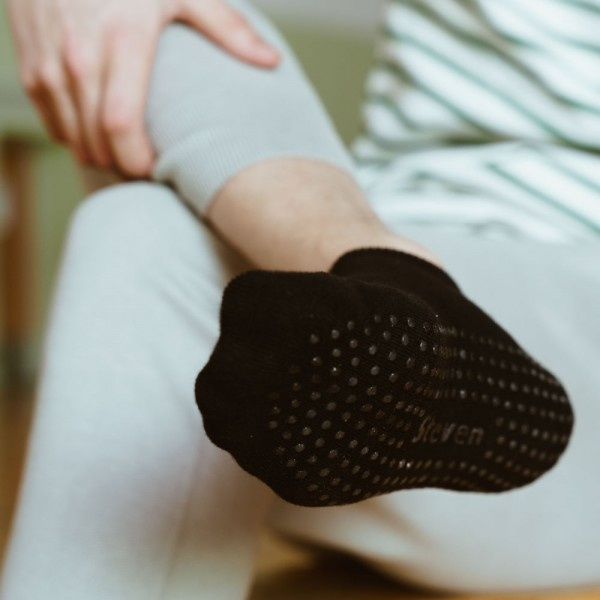 Halbe Frotteefüße mit ABS-Kunst. 135 IJ003 grau