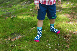 Marineblaue SOXO GOOD STUFF Kindersocken mit Tupfen 