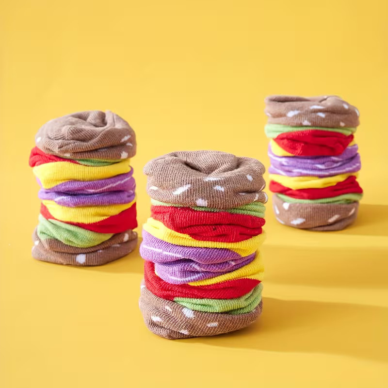 Geschenksocken in einer Hamburgerbox