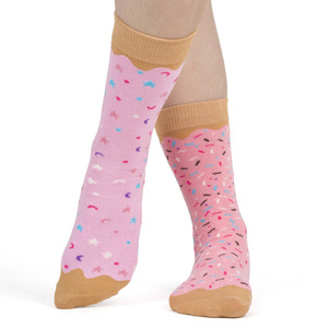 Set mit 2x langen Socken für Frauen SOXO Donuts in einer bunten Schachtel, perfekt als Geschenk