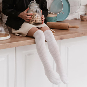 Podkolanówki dziecięce - bezuciskowe w prążek art. 072 YK008 melanż szare