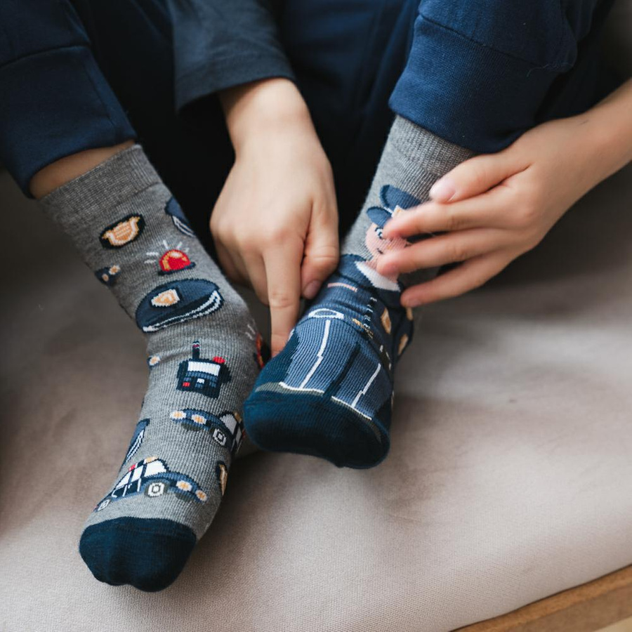 Socken für Jungen mit Polizistenmotiv. 014 CE382 melange grau