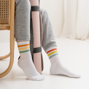 Sportliche gestreifte Socken für Damen/Herren Mehr Mode