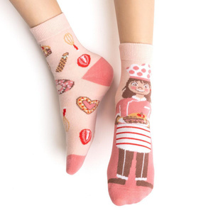 Socken für Mädchen mit Zuckerbäckerkunst. 014 KR330 rosa