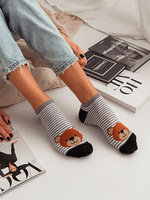 Frauenfüße Große Teddybärköpfe mit Streifen